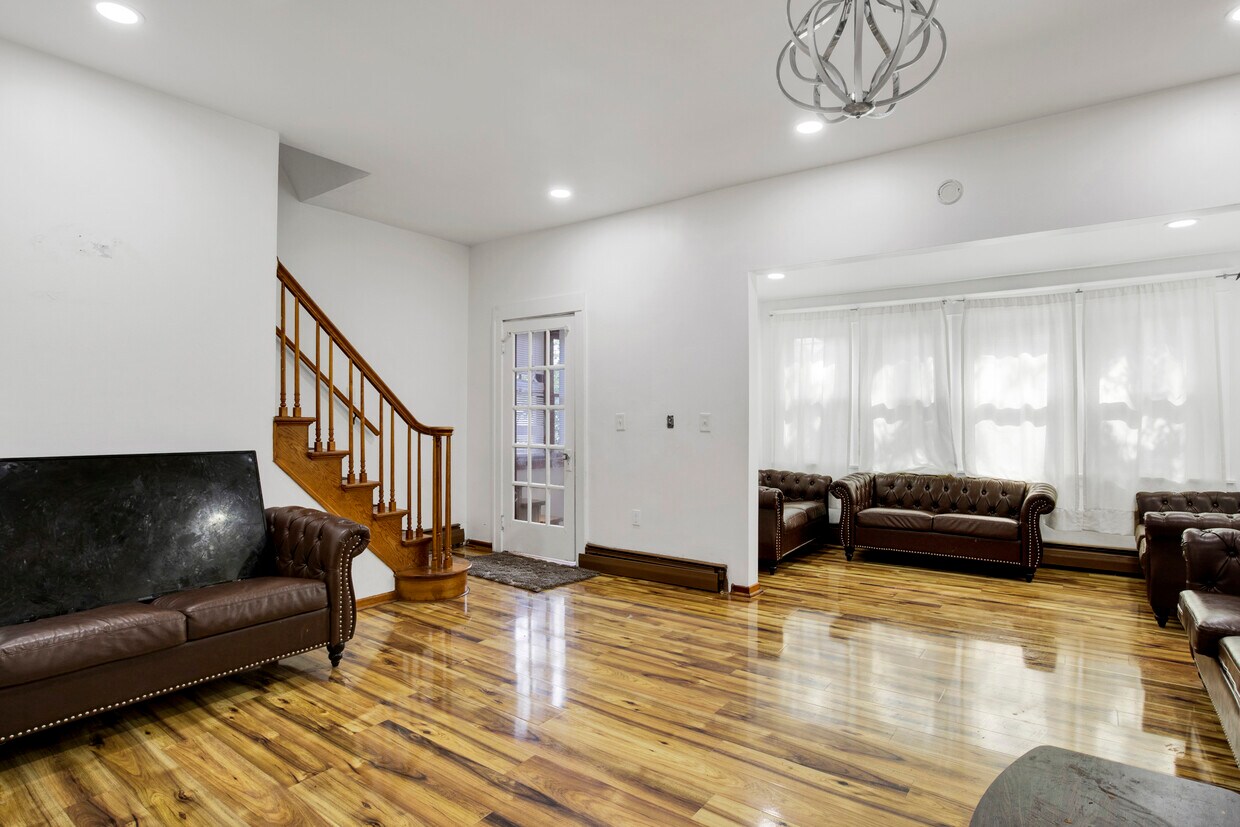 Foto principal - 102 Briscoe Ave