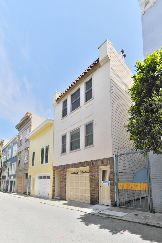 Primary Photo - 16 Castle St