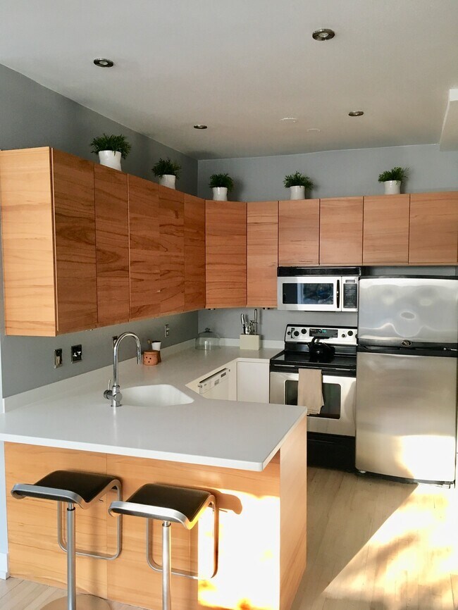 kitchen - 1038 Lamont St NW