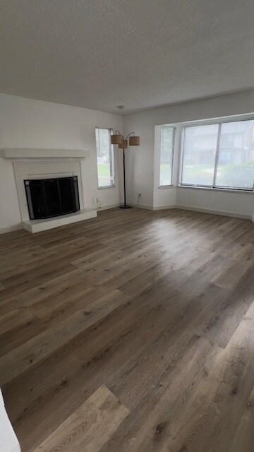 Building Photo - 4757 N Woodrow Ave