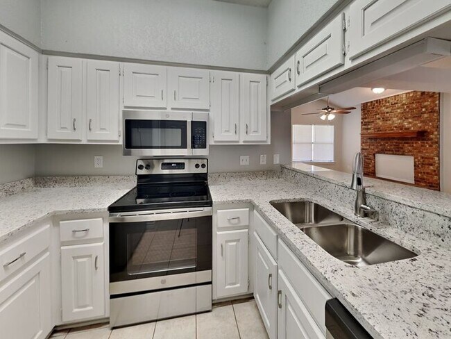 Foto del edificio - 702 Monique Ct