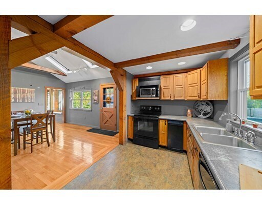 Foto del edificio - 98 Elmlawn Rd