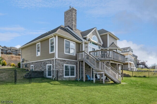 Building Photo - 31 Woodcott Dr