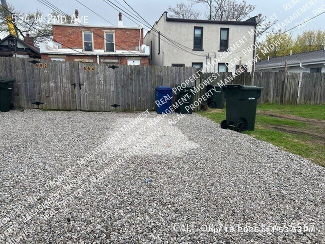 Foto del edificio - 554 W 2nd Ave