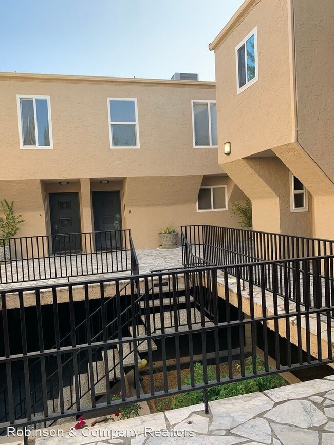 Building Photo - 3 br, 2.5 bath House - 1000 Arbor Road #4