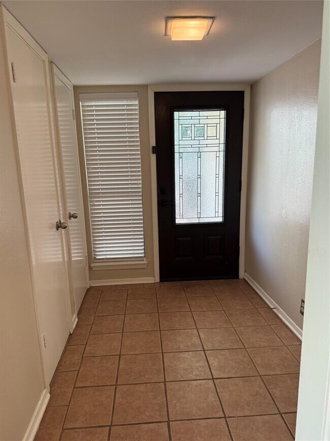 Building Photo - 17 Casa Verde St
