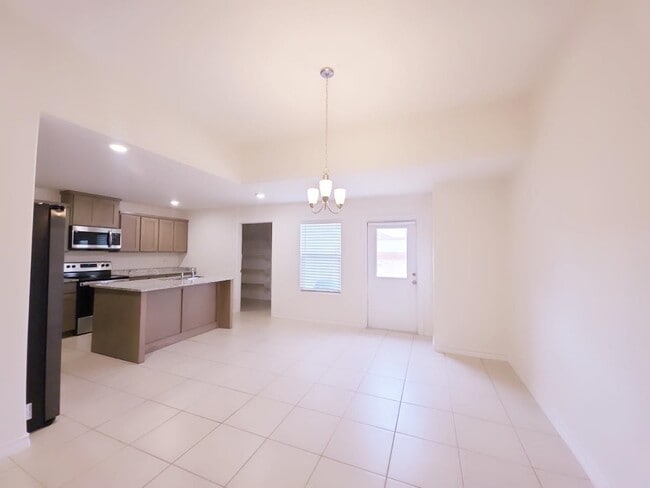 Building Photo - 2206 Durazno Ct