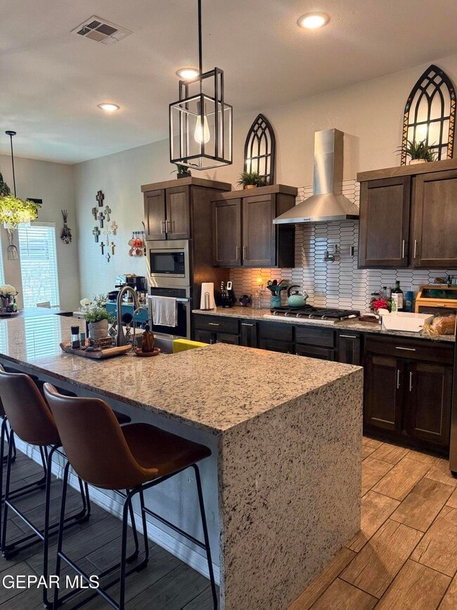 Building Photo - 548 La Entrada Cir