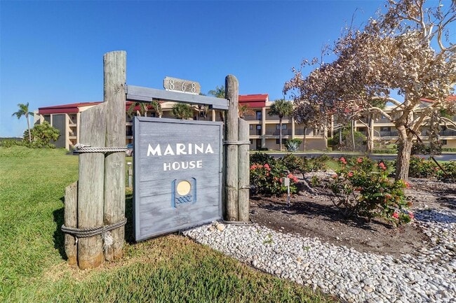 Building Photo - 868 Bayway Blvd