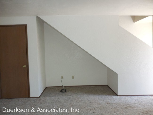 Building Photo - 2521 SW Pickford St