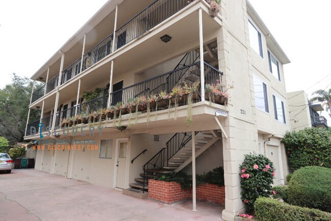 Foto del edificio - 221 Wayne Ave