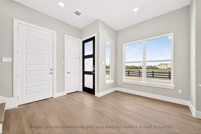 Building Photo - 10719 Mason Rd