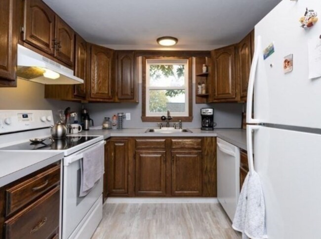 Building Photo - 41 Central St