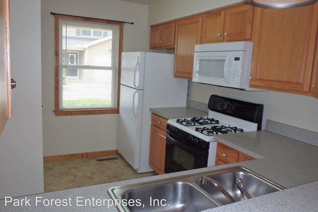 Building Photo - 2546-2562 Carnegie Dr