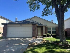 Building Photo - 2221 Chestnut Dr