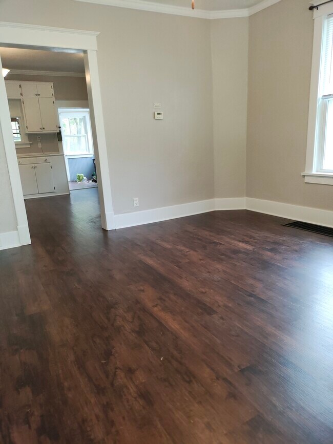 Vinyal Plank - 917 Dockery St
