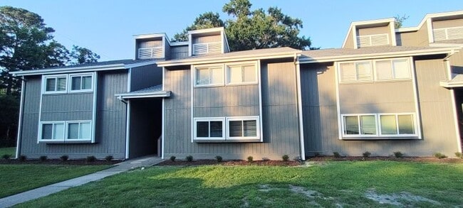 Building Photo - 10301 N Kings Hwy