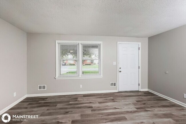 Building Photo - 8006 Canna Dr, Louisville, KY 40258