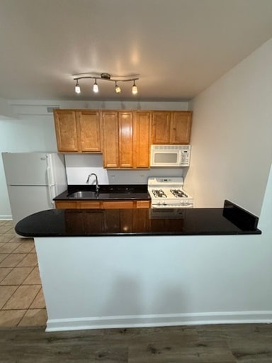 Building Photo - 2321 N Oak Park Ave
