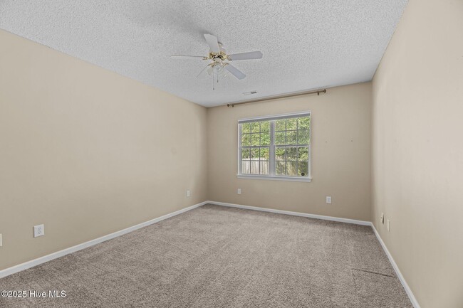 Foto del edificio - 104 Monterey Cir