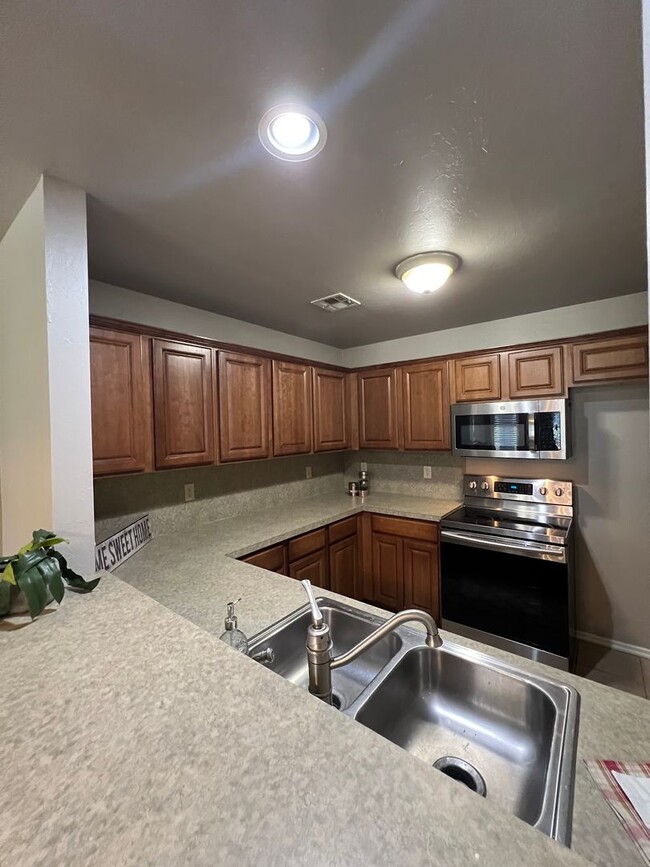 Building Photo - Renovated 3 bd/2 bath Home with 2-car Garage