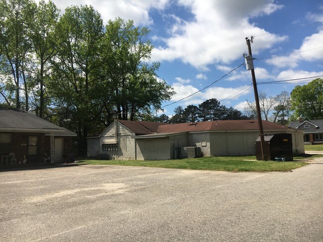 Building Photo - 510 N Ellis Ave