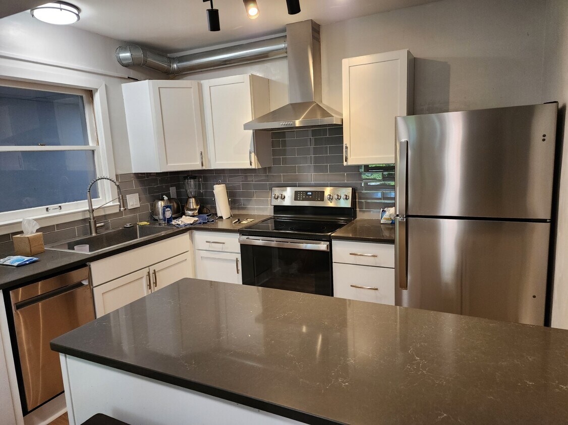 Foto principal - 115 E Elm Ave