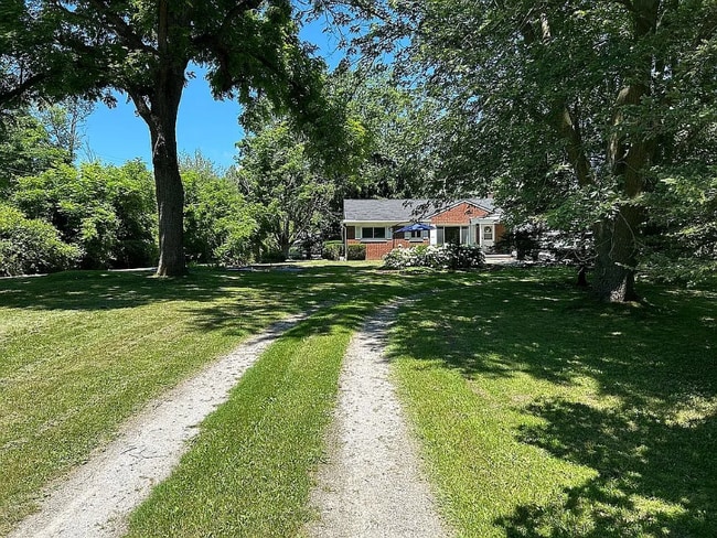 Building Photo - 8701 Brookville Rd