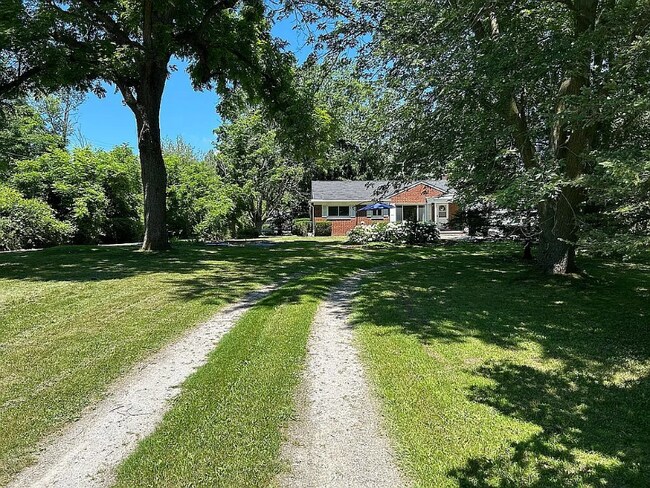 Foto del edificio - 8701 Brookville Rd