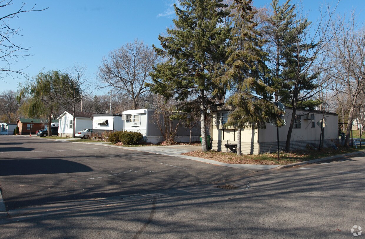Primary Photo - 713 47 1/2 Ave NE