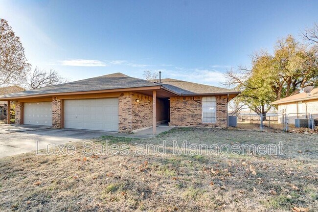 Foto del edificio - 529 N Davis Ave