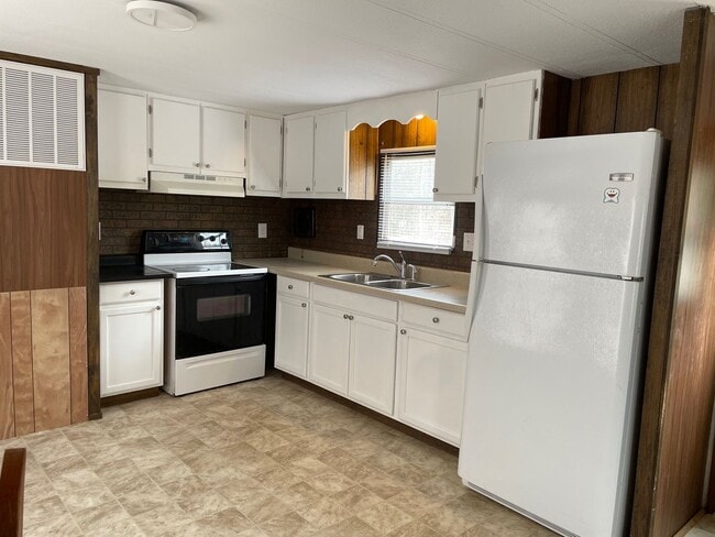 Foto del edificio - 2 BDRM 1.5 BA SINGLEWIDE MOBILE HOME IN PARK LOCATED IN ROBBINS