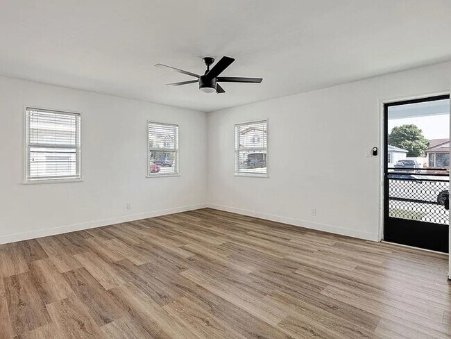 Foto del edificio - 1737 Greenwood Ave