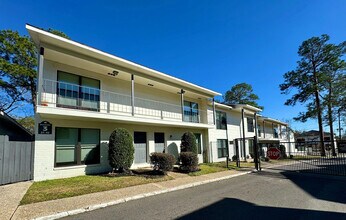 Building Photo - Jefferson Shadows