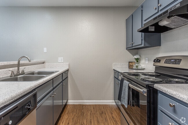 Kitchen - The Townhomes on Three