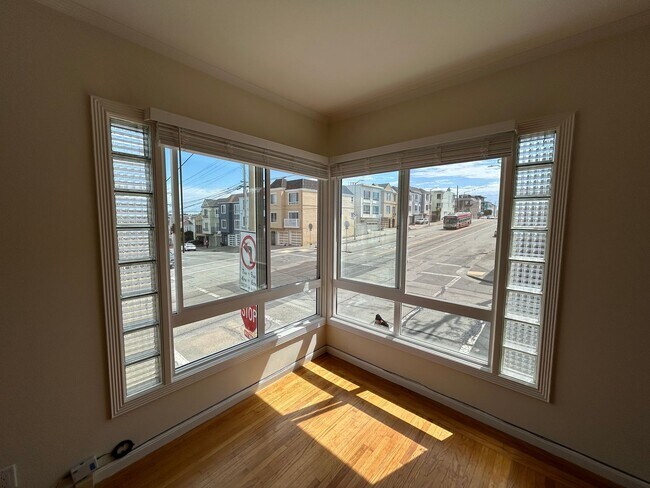 Building Photo - 1401-1403-1403 34th Ave