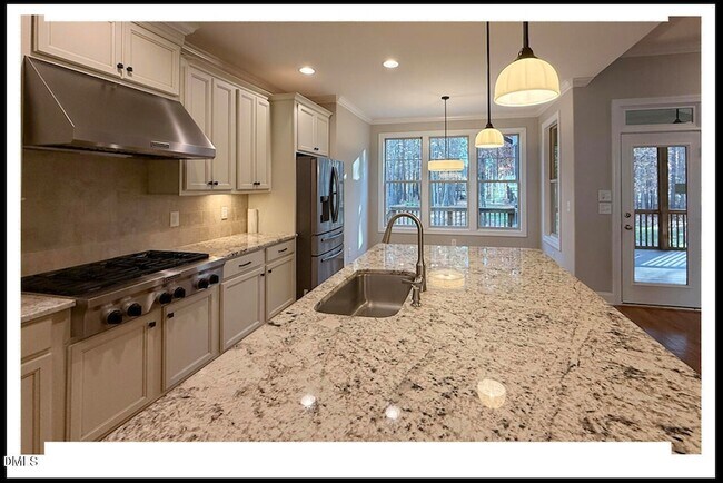 Foto del edificio - 8025 Debenham Dr