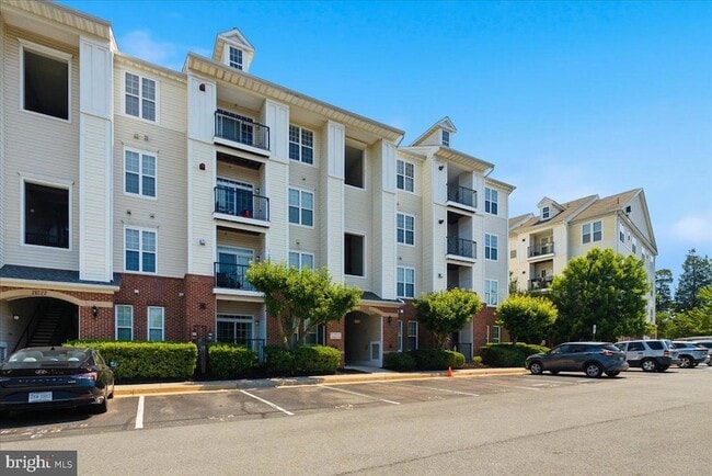Foto del edificio - 21228 McFadden Square