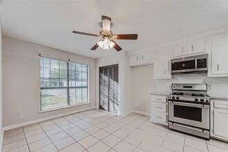 Building Photo - 2021 Kingsdale Dr