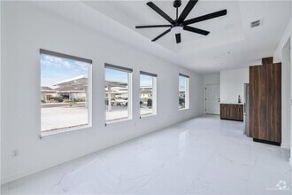 Building Photo - 5322 Vision St