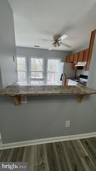 Foto del edificio - 7927 Foxcrest Ct