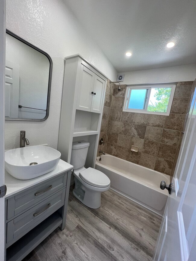 Bathroom - 197 Murlagan Avenue