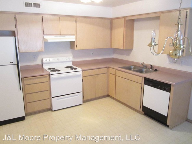 Building Photo - 871 Valley View Dr