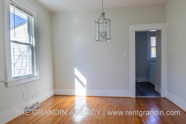 Foto del edificio - 4705 Surrey Ave NW