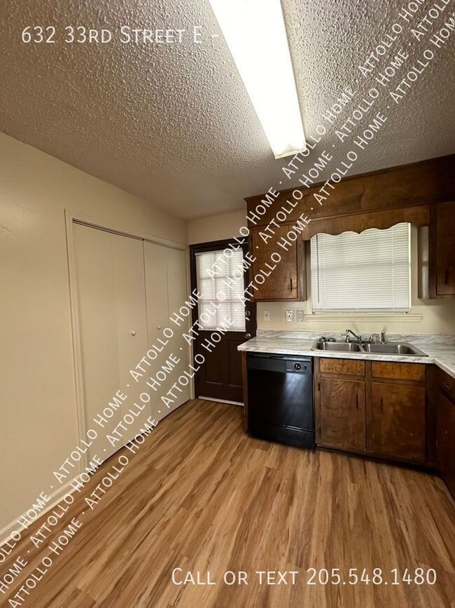 Building Photo - $750 - 2 Bed/1 Bath Apartment Central Tusc...