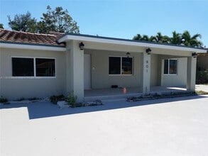 Building Photo - 801 NW 30th Pl
