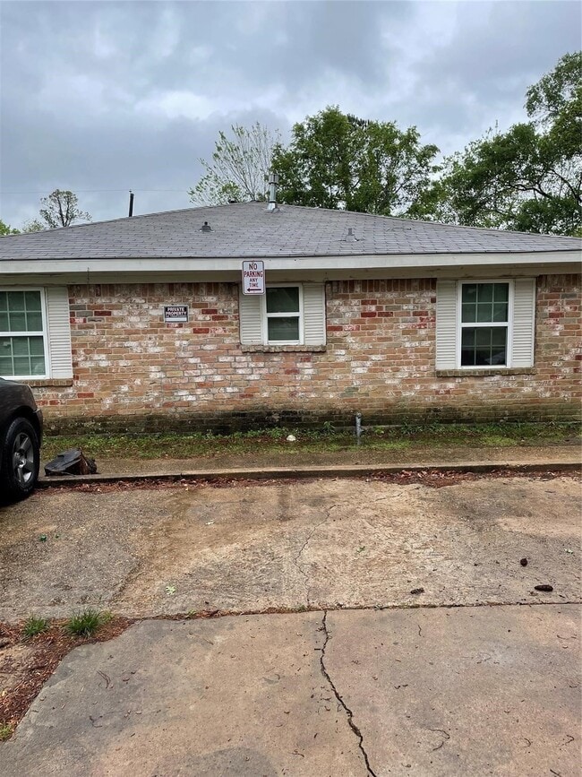 Building Photo - 9322 Nyssa St