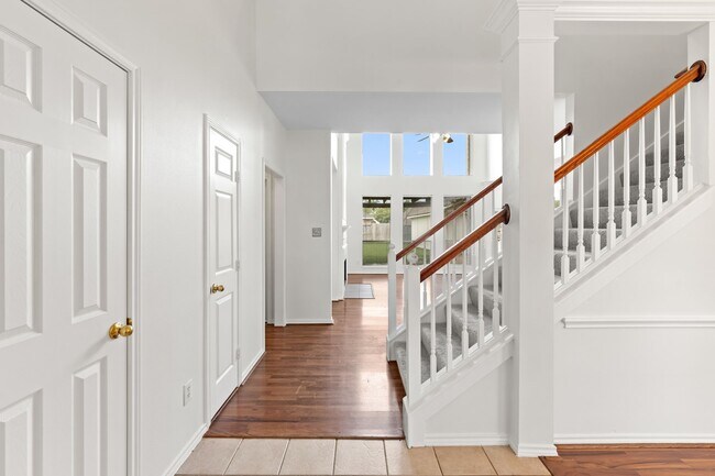 Foto del edificio - 2122 Hill Canyon Ct