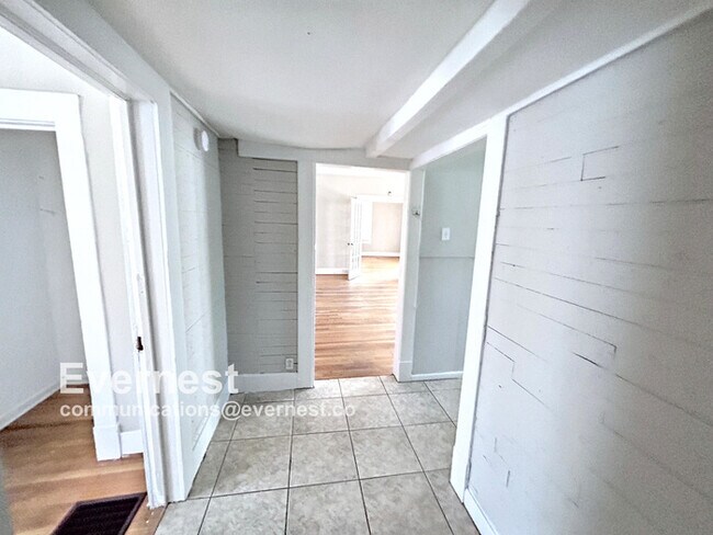 Building Photo - 2915 Ave Y
