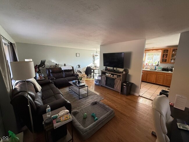 Foto del edificio - 8667 N Ricks Dr E